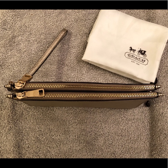 EUC Coach Gold Pebbled Leather Double Zip Wallet - Picture 2 of 8